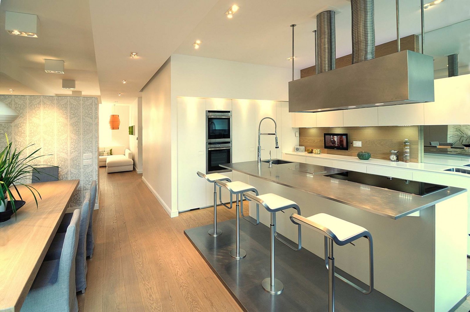 Ristrutturare casa. i vantaggi di affidarsi ad un general contractor ... Ristrutturare la casa
