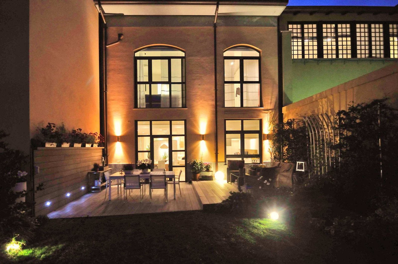 Originale villa  sui navigli milanesi