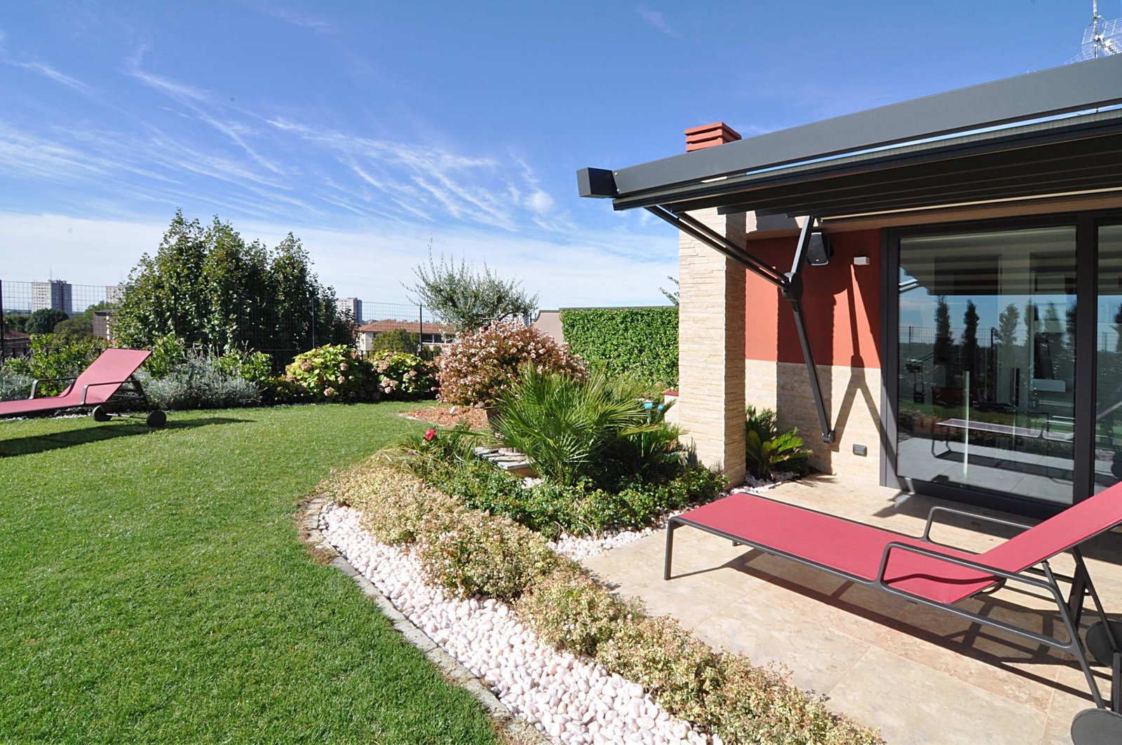 Attico con giardino piantumato  al settimo piano